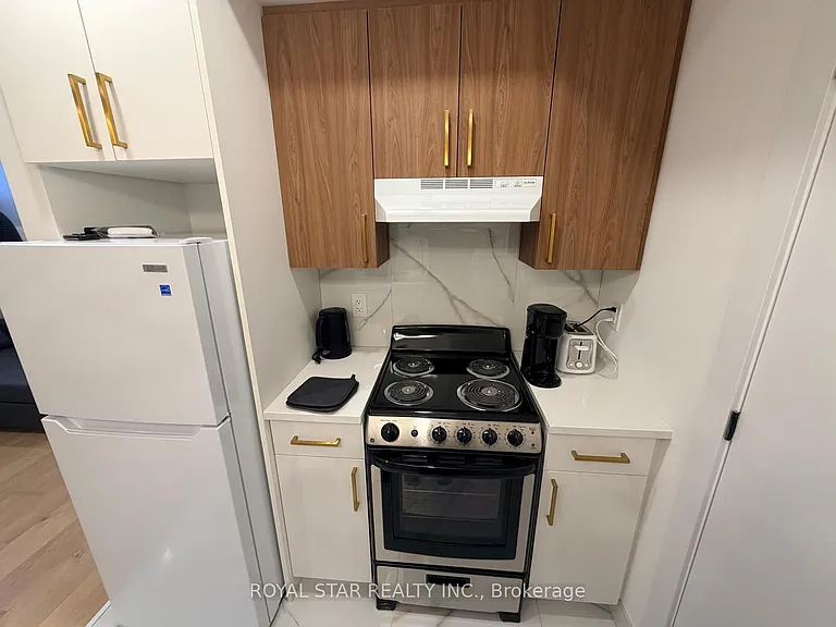 253 Duncairn Ave #B — Photo 7