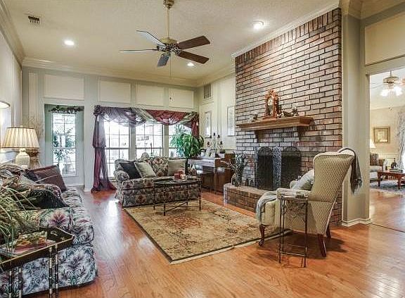 4th image of 2305 Penrose Dr