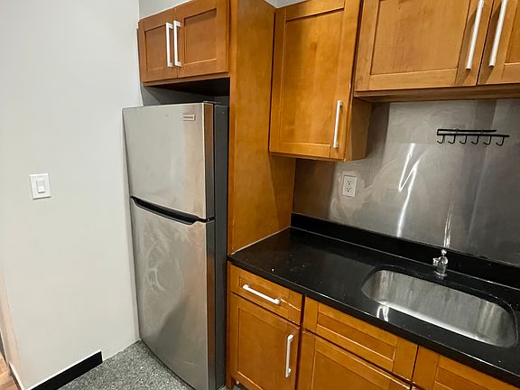 5th image of 118 Wyckoff Ave APT 3L
