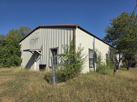 2nd image of 200 Timber Lane Rd