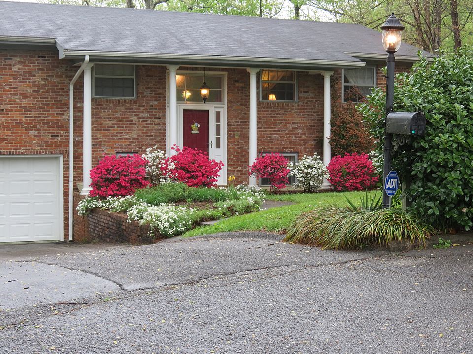 1st image of 811 Ashwood Ln