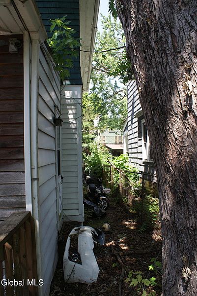 4th image of 275 W Lawrence Street