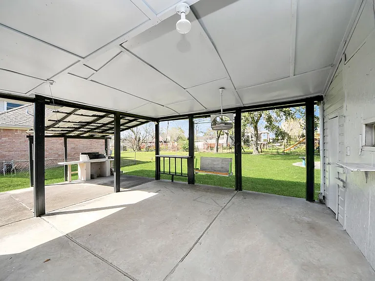 8105 Lanham Ln — Photo 31