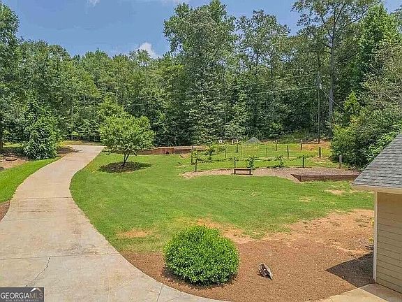 3rd image of 599 Meadow Brook Ln