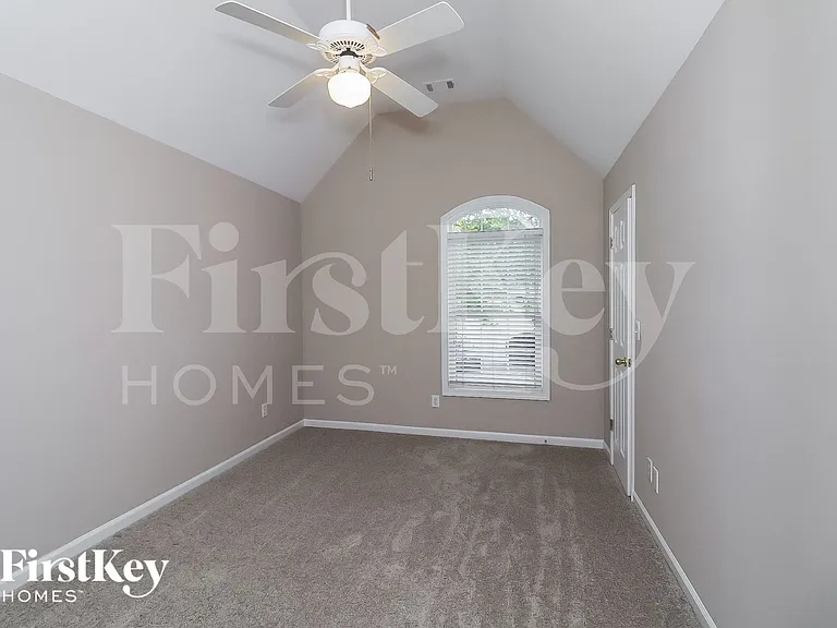 729 Tall Oaks Dr — Photo 10