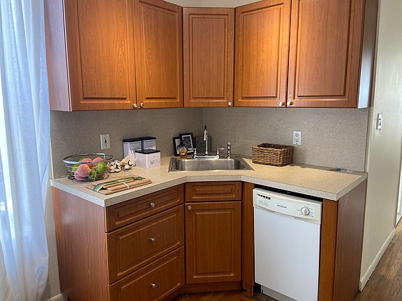 3rd image of 501 W 57th St APT 4N