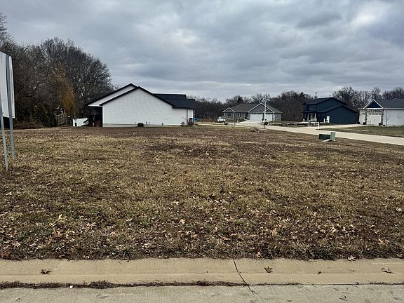 3rd image of 71 Firefly Ct