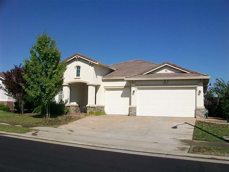 1st image of 6040 Crater Lake Dr