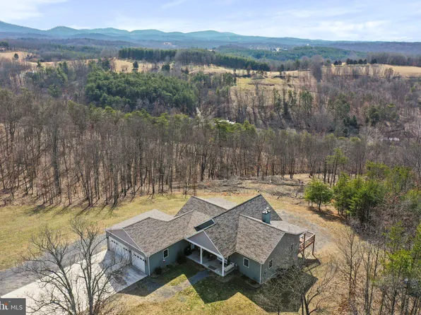 125 Pointe Valley Dr, Springfield, WV 26763