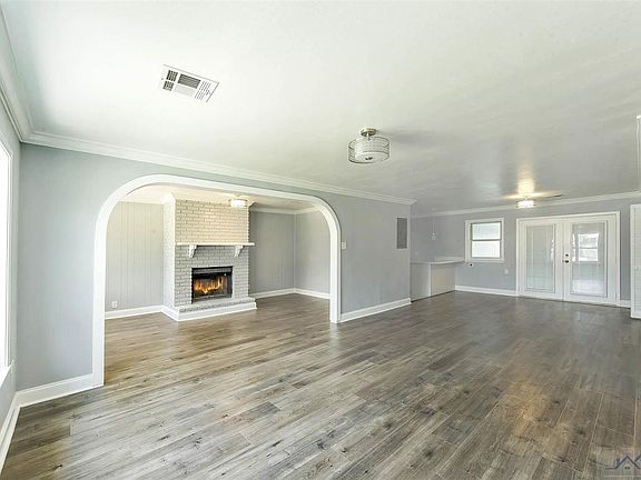 4th image of 501 Holiday Dr