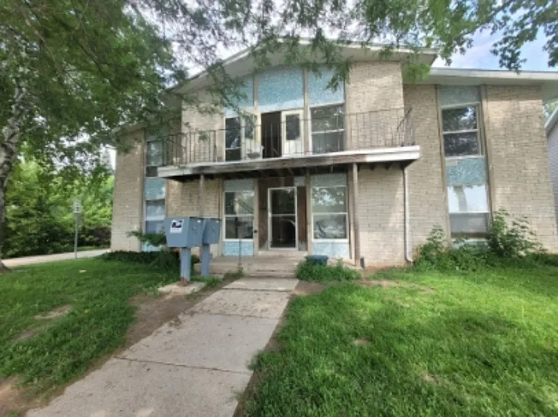 Building Photo - 210 N Summit St #2