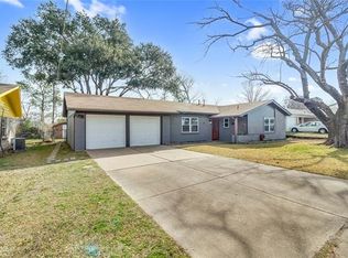 311 Wilshire Dr, Euless, TX 76040