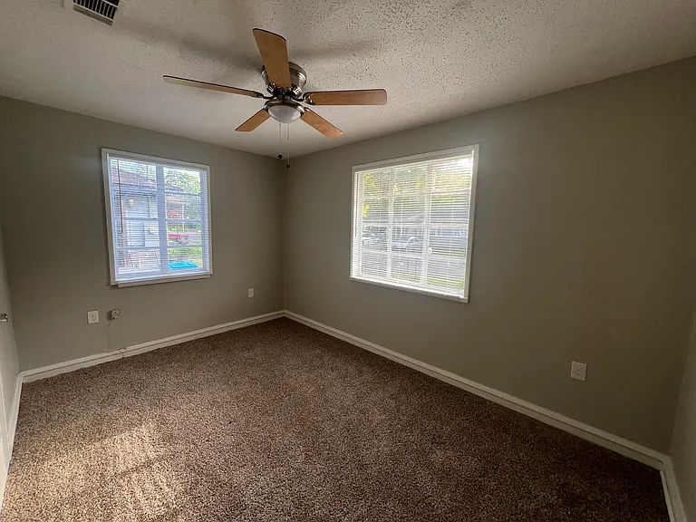 201 Rosewood Dr — Photo 11
