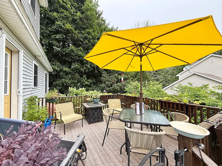 5 Eastman Ave — Photo 2