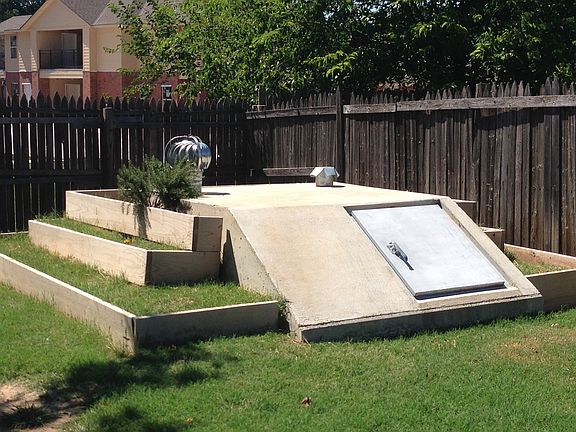 2nd image of 310 Vicksburg Ave #312