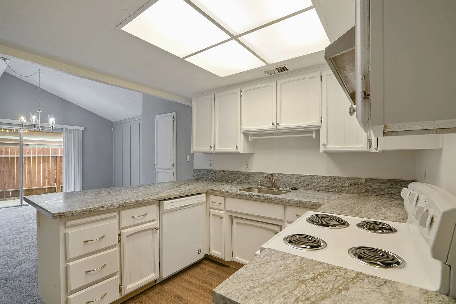 3 bed, 2.0 bath, 1197 sqft, $2,250 — Photo 1