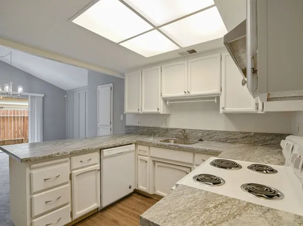 3 bed, 2.0 bath, 1197 sqft, $2,250, 9125-9127 Nasreen Dr, Sacramento, CA 95826