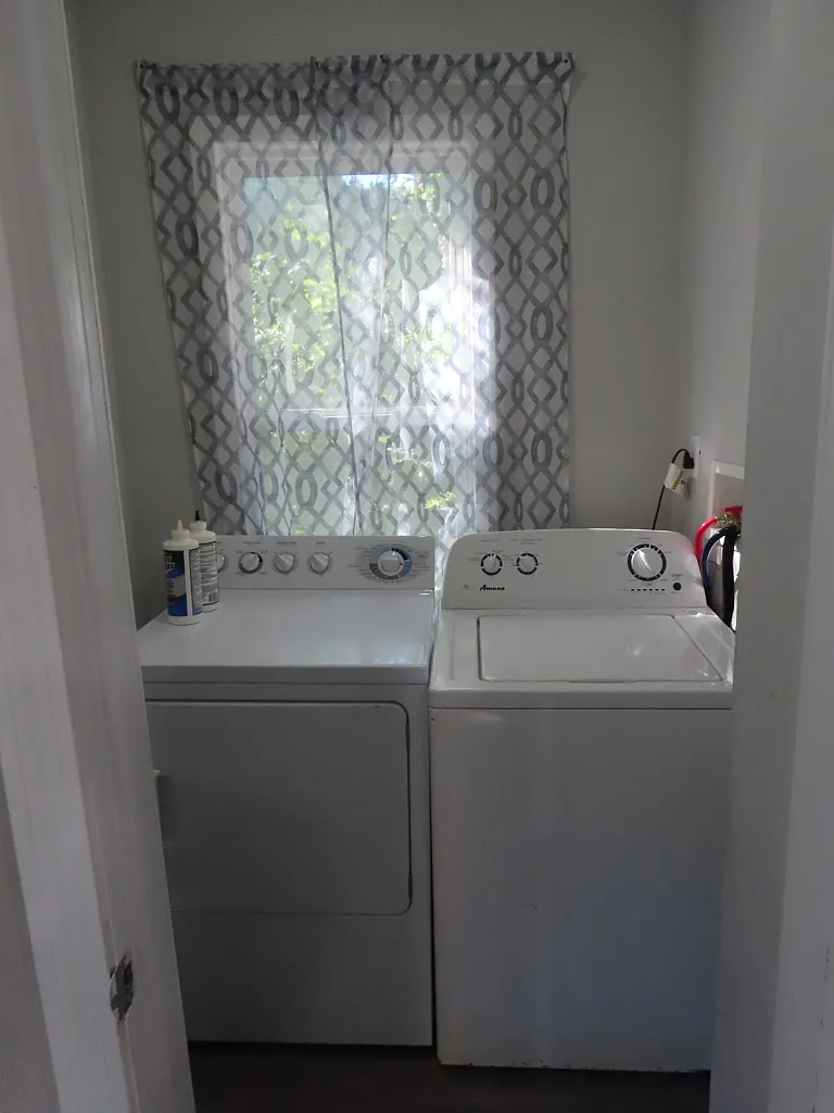 Spacious 4 bedroom Home in Waterbury, Connecticut — Photo 4