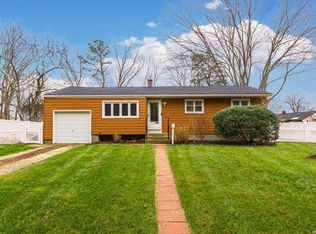 50 38th St, Islip, NY 11751