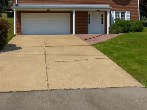 710 Meadow Rd, North Huntingdon, PA 15642