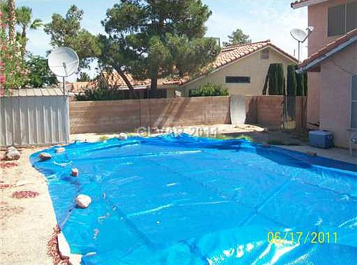 Rear Yard w. Pool