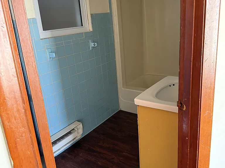 584 Thompson Ave #2 — Photo 4
