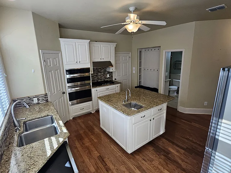 2505 Cambridge Dr — Photo 5