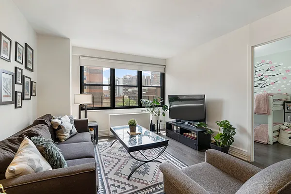 Sold by Julia B Fee Sotheby's International Realty | media 11