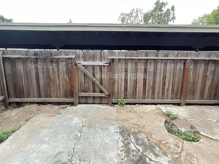 292 Grecia Ct — Photo 24