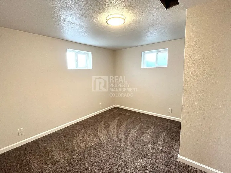 2046 Del Mar Dr — Photo 17