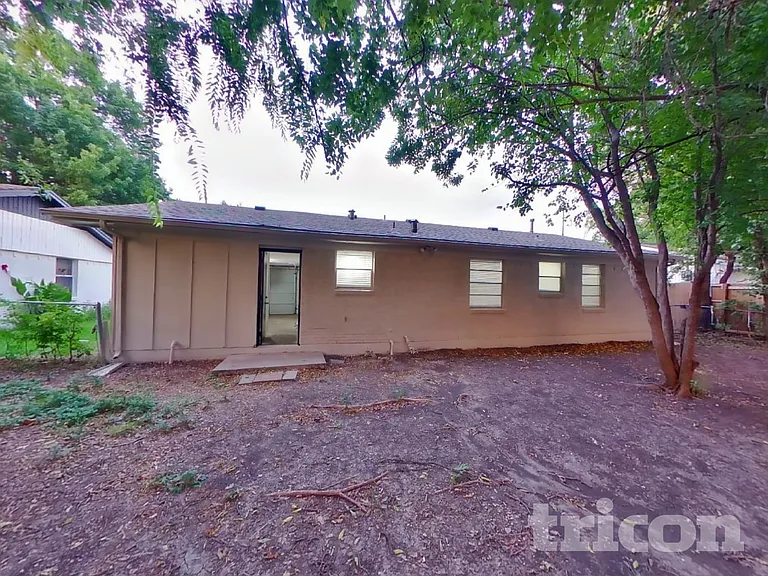 3221 Edgebrook Dr — Photo 14