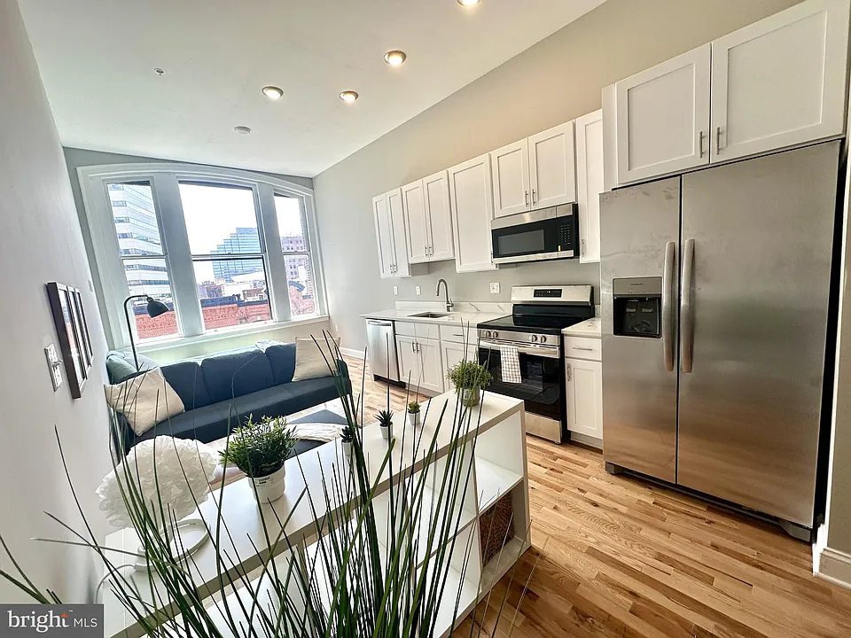 100 W Lexington St #405
