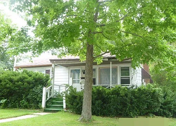 2111 N Hampton Ct photo 1