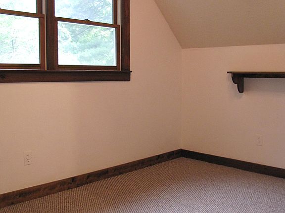 2 upper level bedrooms