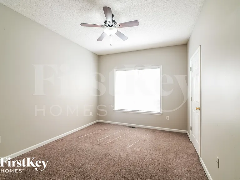 321 Sue Ct — Photo 14