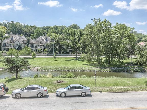 3rd image of 4821 Roanoke Pkwy #4C