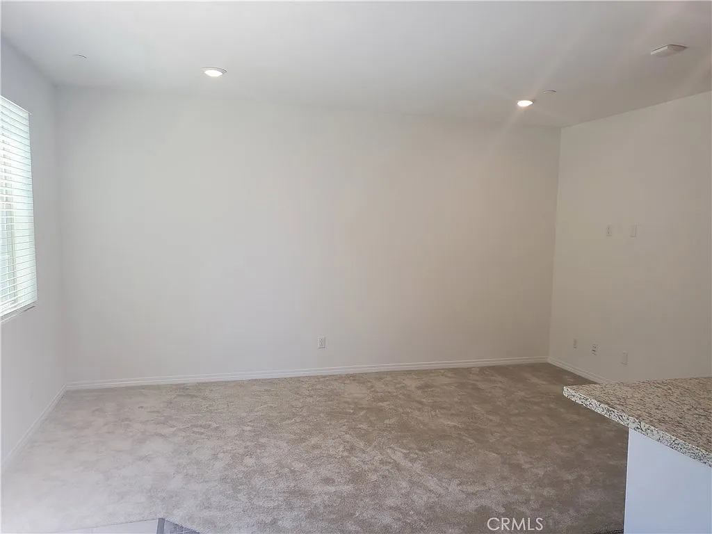 3 bed, 2.5 bath, 1408 sqft, $2,950 — Photo 3