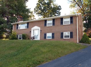 906 Ridgecrest Cres, Staunton, VA 24401