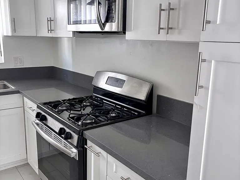 928 S Sherbourne Dr — Photo 13