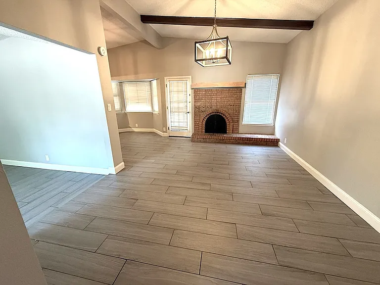 6028 Downey St NE — Photo 6