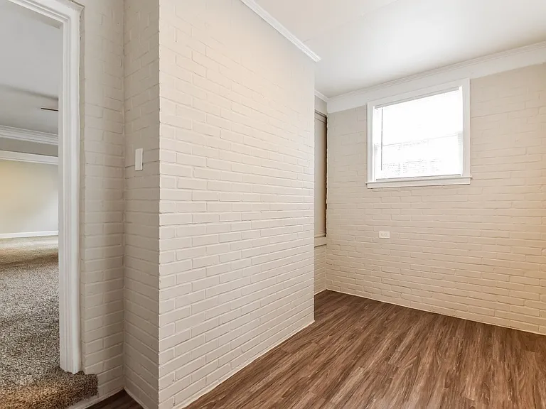 566449_027_bedroom_13548051.jpg