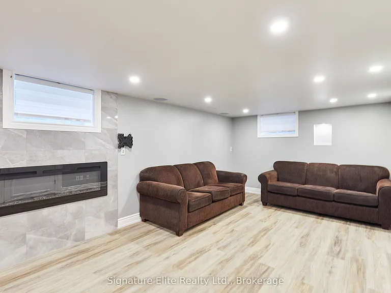 100A Kitchener Rd #LOWER — Photo 3