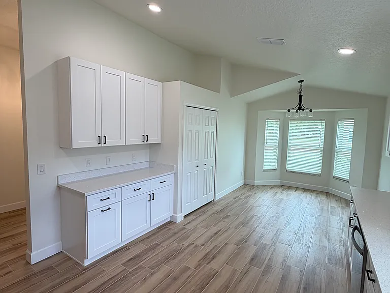 2921 Blackburn Ave — Photo 3