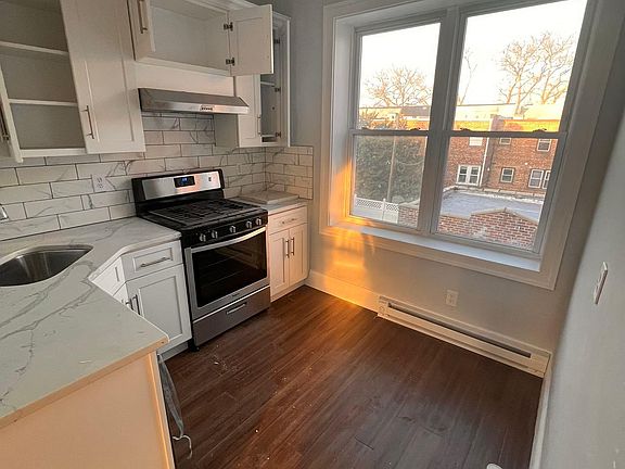 2nd image of 2933 Jordan St Floor 2