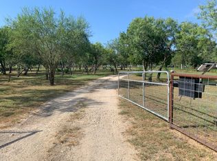 256 High Ridge Meadows Dr, Gonzales, TX 78629