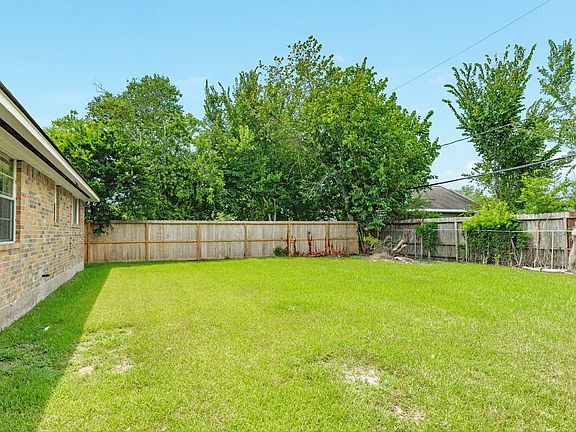 3rd image of 8407 Tavenor Ln