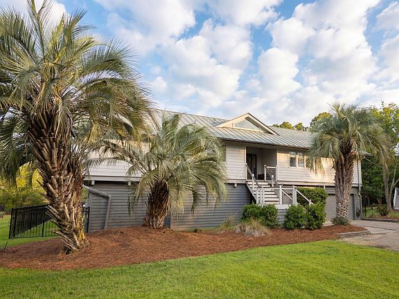 2nd image of 1605 Regimental Ln