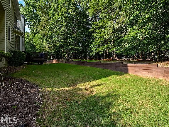 4th image of 570 Fairway Dr