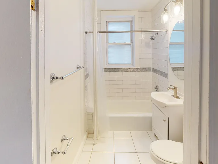 224 Hanover St #15 — Photo 9