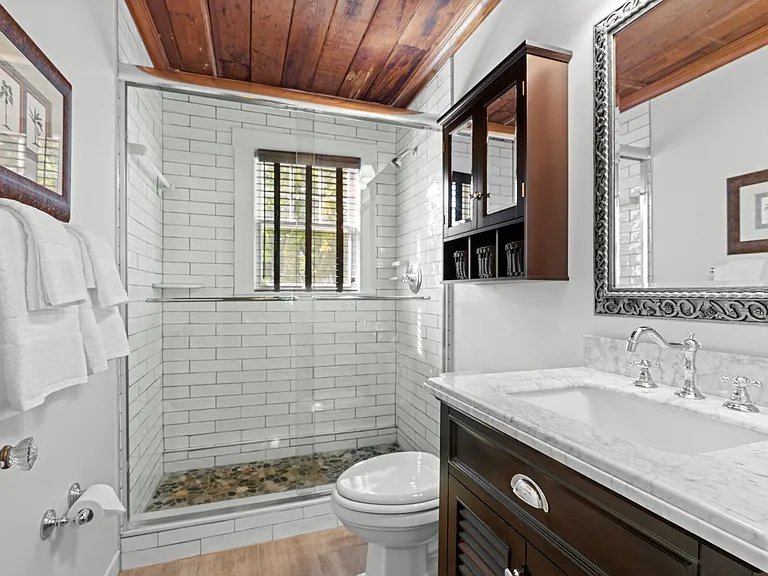 102 SE 7th Ave #4 — Photo 16